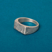Load image into Gallery viewer, Wee Silver Signet Ring