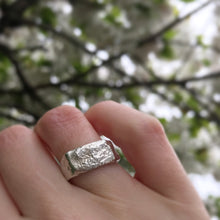 Load image into Gallery viewer, Wee Silver Signet Ring